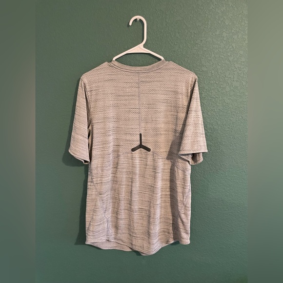 Nike Arkansas Razorbacks Size Small Men’s Dri-fit gray T-shirt - Picture 4 of 5